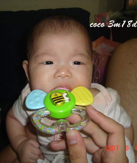 [coco的一步一腳印]3m18d,牙癢嗎?