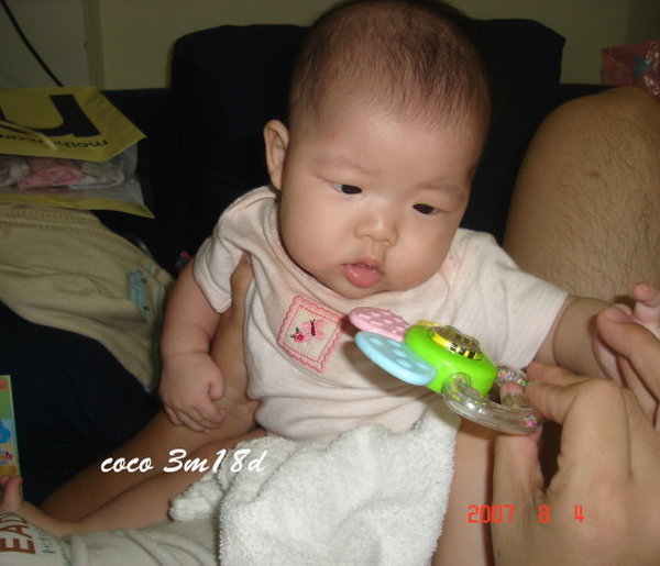 [coco的一步一腳印]3m18d,牙癢嗎?