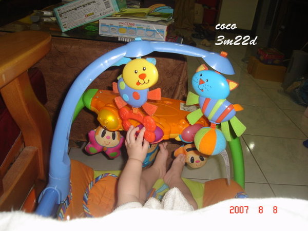 [coco的一步一腳印]3m22d,爸爸節禮物~
