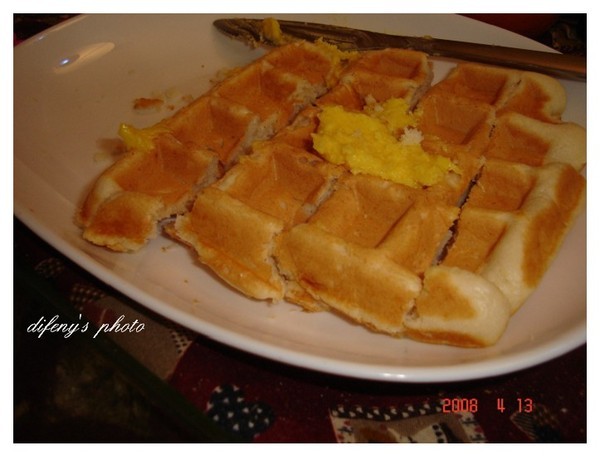 [麵包機裡的世界]星期天~宅媽在家做麵包鬆餅~今天由coco小姐旁白~