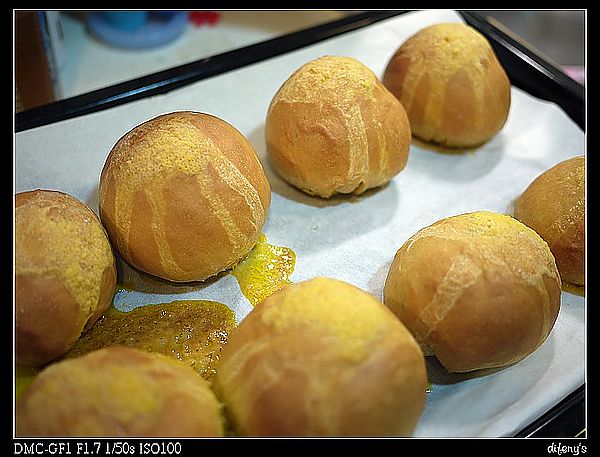 [烘焙世界]爆漿蔓越莓奶酥麵包