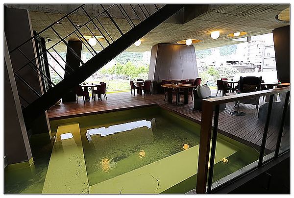 [住。東部]礁溪|清水模裡躍動。冒煙的石頭時尚旅店(環境篇)