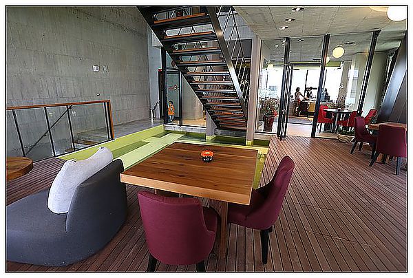 [住。東部]礁溪|清水模裡躍動。冒煙的石頭時尚旅店(環境篇)