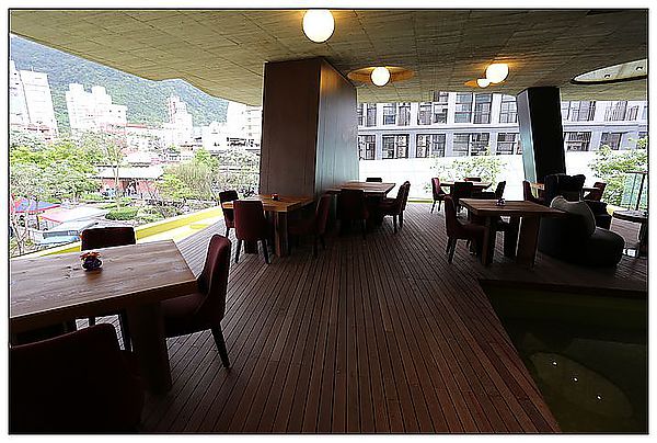 [住。東部]礁溪|清水模裡躍動。冒煙的石頭時尚旅店(環境篇)