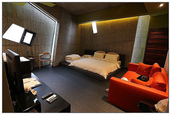 [住。東部]礁溪|清水模裡躍動。冒煙的石頭時尚旅店(環境篇)