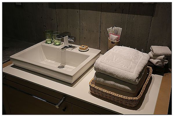 [住。東部]礁溪|清水模裡躍動。冒煙的石頭時尚旅店(環境篇)