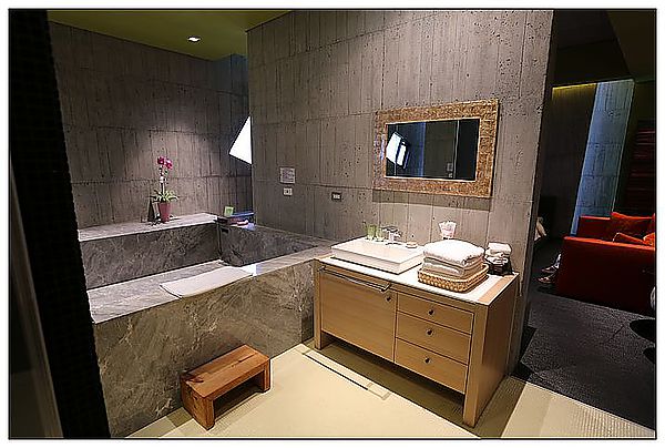 [住。東部]礁溪|清水模裡躍動。冒煙的石頭時尚旅店(環境篇)