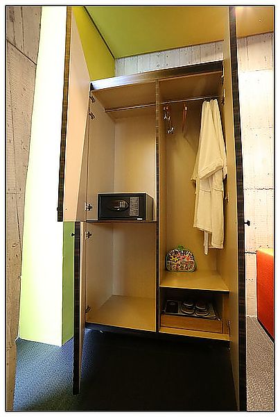 [住。東部]礁溪|清水模裡躍動。冒煙的石頭時尚旅店(環境篇)