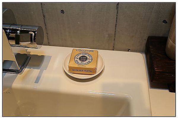 [住。東部]礁溪|清水模裡躍動。冒煙的石頭時尚旅店(環境篇)