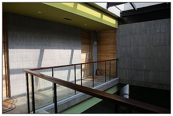 [住。東部]礁溪|清水模裡躍動。冒煙的石頭時尚旅店(環境篇)