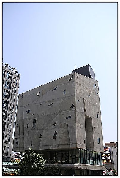 [住。東部]礁溪|清水模裡躍動。冒煙的石頭時尚旅店(環境篇)