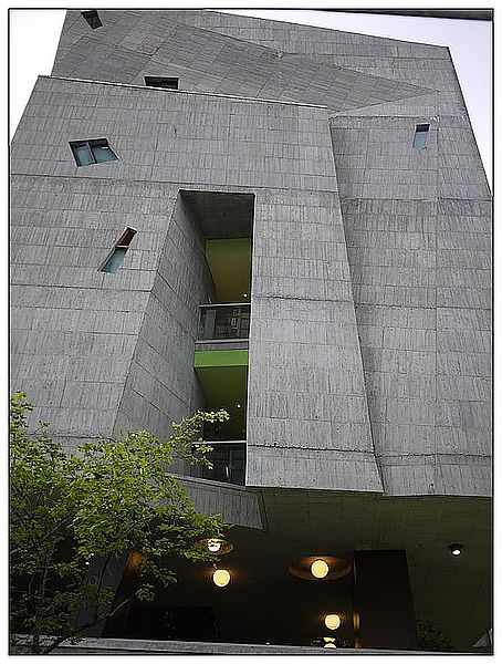 [住。東部]礁溪|清水模裡躍動。冒煙的石頭時尚旅店(環境篇)