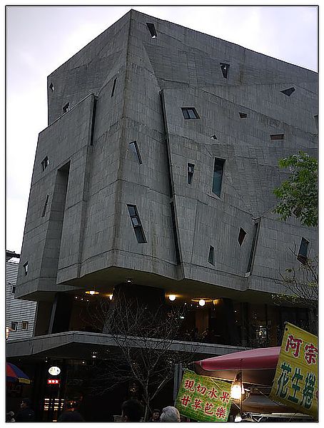 [住。東部]礁溪|清水模裡躍動。冒煙的石頭時尚旅店(環境篇)