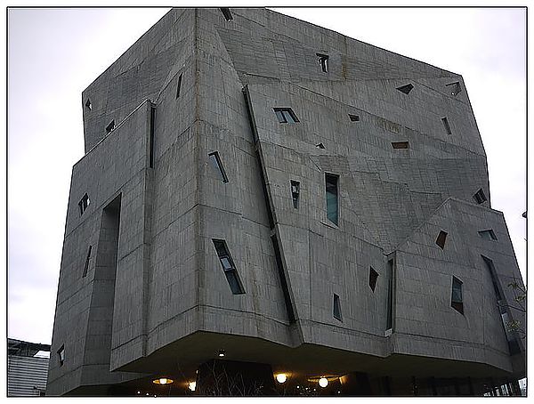 [住。東部]礁溪|清水模裡躍動。冒煙的石頭時尚旅店(環境篇)