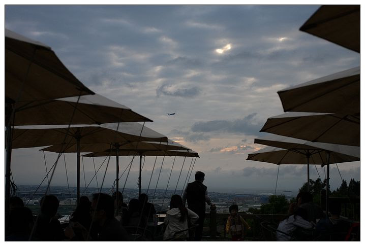 [國內趴趴走。北部]桃園|星海之戀咖啡館。看飛機、夜景~轉換心情的好地點