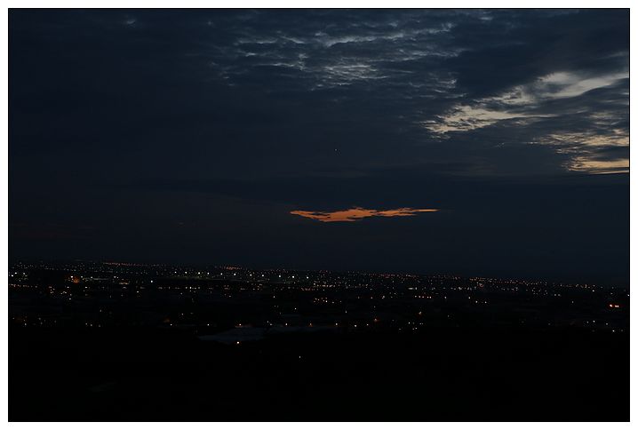 [國內趴趴走。北部]桃園|星海之戀咖啡館。看飛機、夜景~轉換心情的好地點