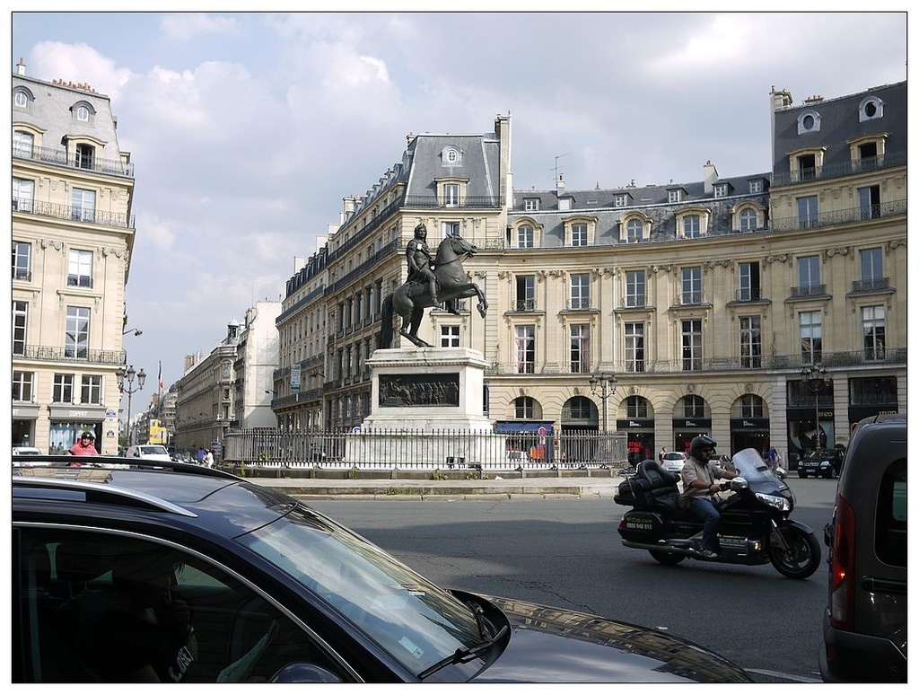 [2013。夏。親子背包歐遊]遊記|DAY5-薇薇安拱廊、歌劇院opera。春天百貨說國語