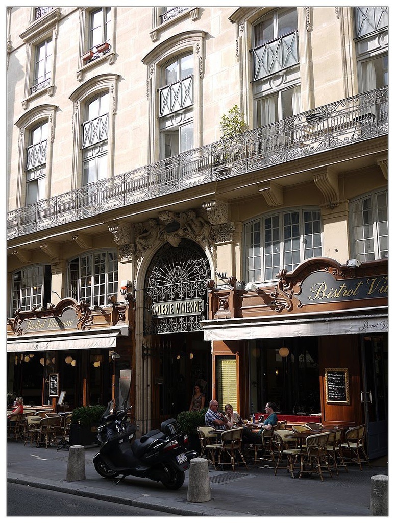 [2013。夏。親子背包歐遊]遊記|DAY5-薇薇安拱廊、歌劇院opera。春天百貨說國語