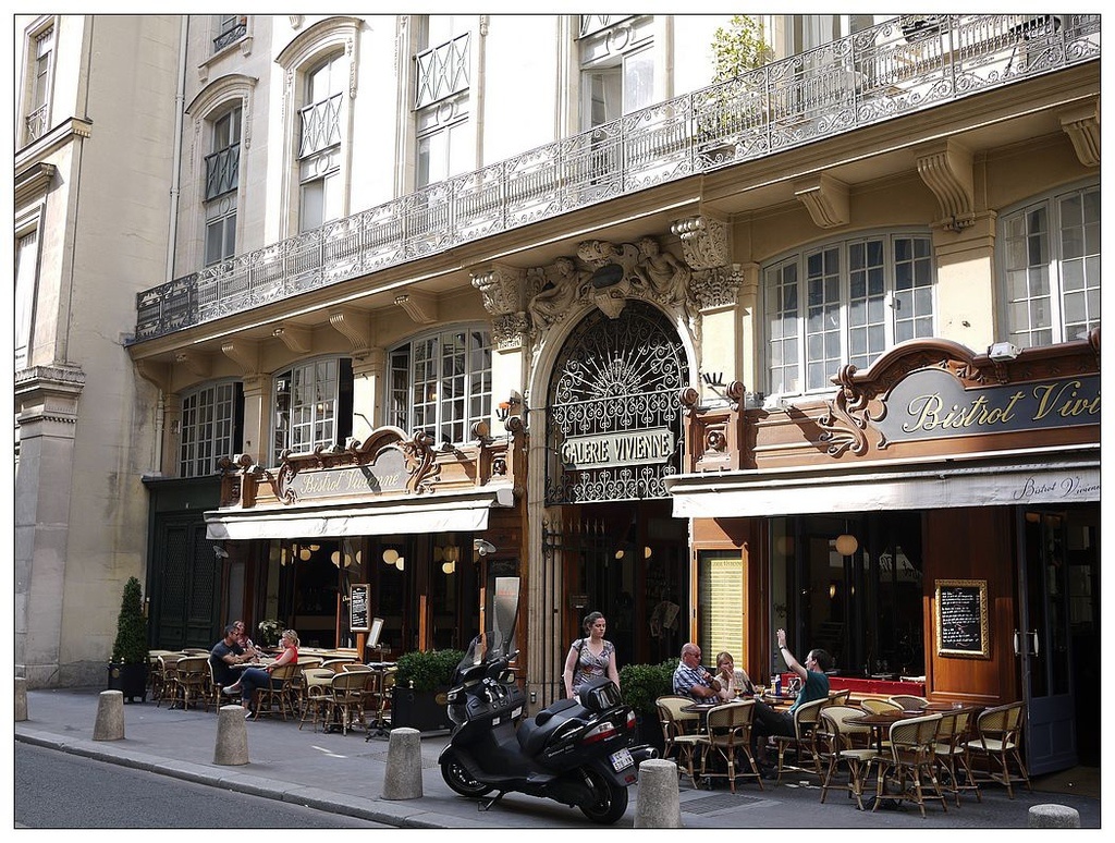 [2013。夏。親子背包歐遊]遊記|DAY5-薇薇安拱廊、歌劇院opera。春天百貨說國語