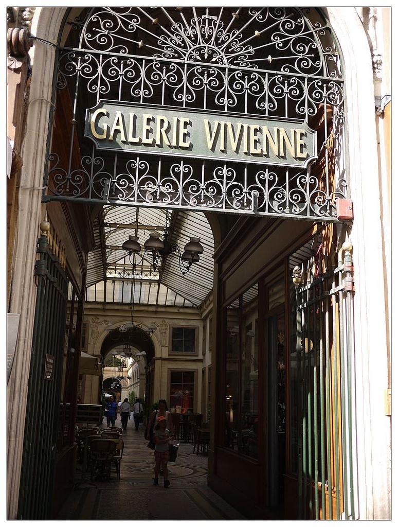 [2013。夏。親子背包歐遊]遊記|DAY5-薇薇安拱廊、歌劇院opera。春天百貨說國語