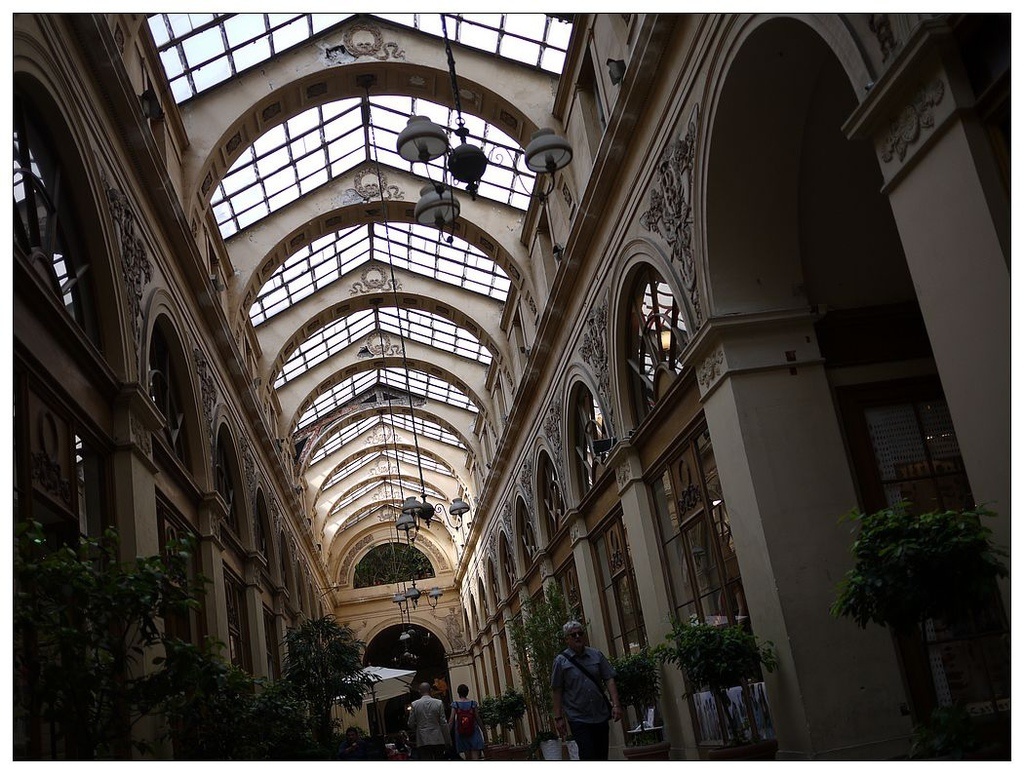 [2013。夏。親子背包歐遊]遊記|DAY5-薇薇安拱廊、歌劇院opera。春天百貨說國語