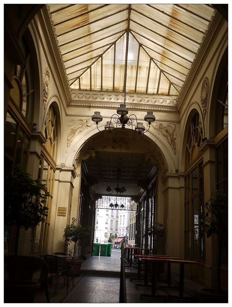 [2013。夏。親子背包歐遊]遊記|DAY5-薇薇安拱廊、歌劇院opera。春天百貨說國語