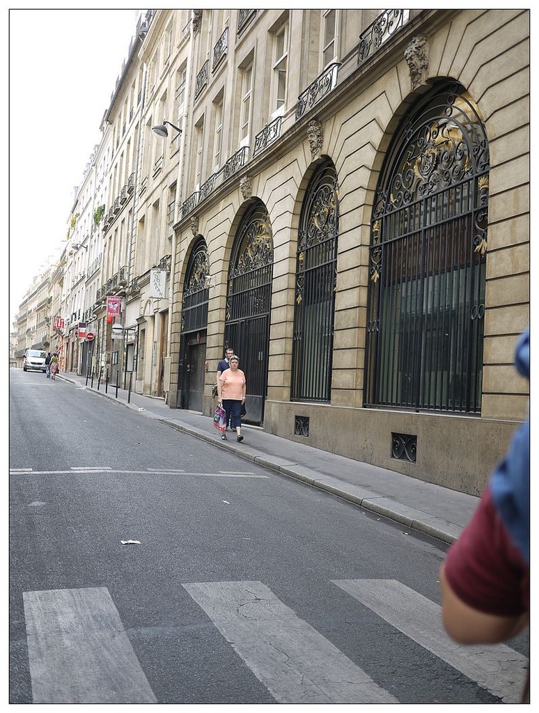 [2013。夏。親子背包歐遊]遊記|DAY5-薇薇安拱廊、歌劇院opera。春天百貨說國語