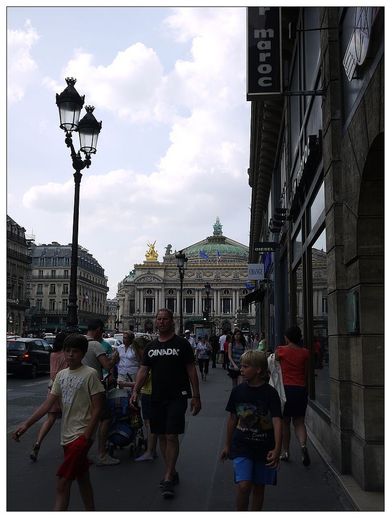 [2013。夏。親子背包歐遊]遊記|DAY5-薇薇安拱廊、歌劇院opera。春天百貨說國語