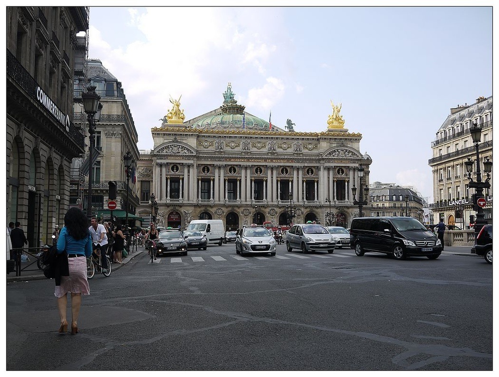 [2013。夏。親子背包歐遊]遊記|DAY5-薇薇安拱廊、歌劇院opera。春天百貨說國語