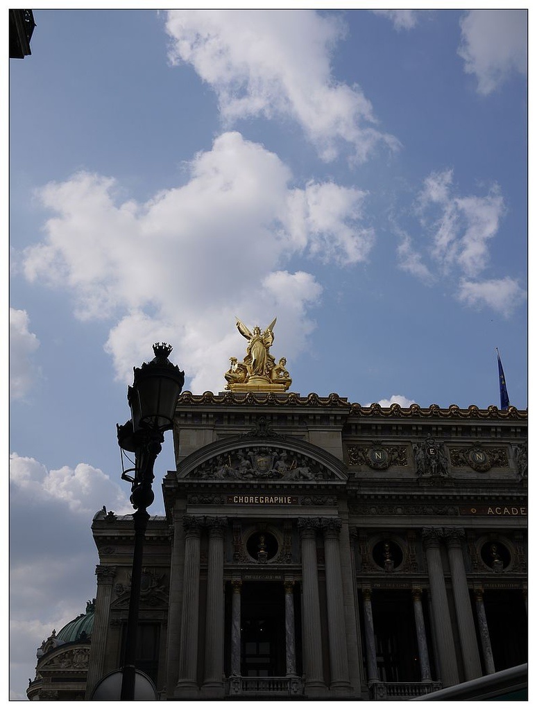 [2013。夏。親子背包歐遊]遊記|DAY5-薇薇安拱廊、歌劇院opera。春天百貨說國語