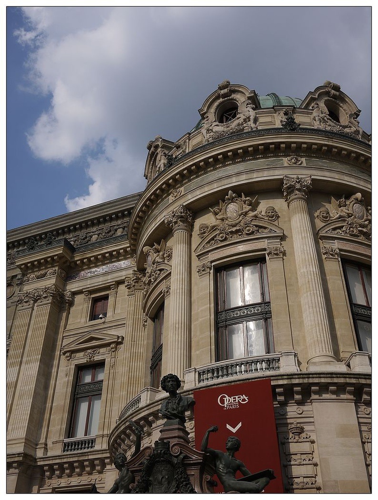 [2013。夏。親子背包歐遊]遊記|DAY5-薇薇安拱廊、歌劇院opera。春天百貨說國語