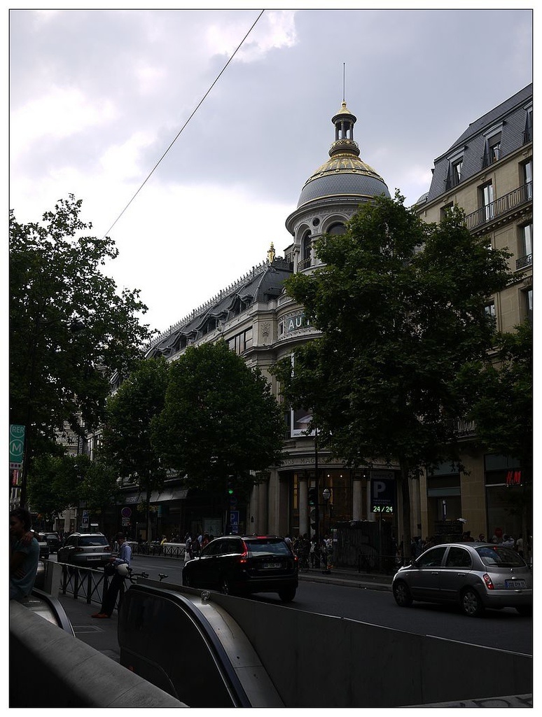 [2013。夏。親子背包歐遊]遊記|DAY5-薇薇安拱廊、歌劇院opera。春天百貨說國語