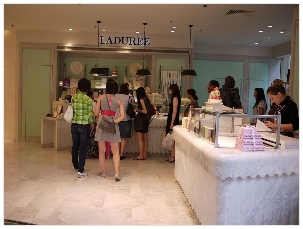 [2013。夏。親子背包歐遊]遊記|DAY5-薇薇安拱廊、歌劇院opera。春天百貨說國語