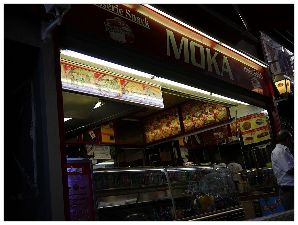 [2013。夏。親子背包歐遊]遊記|DAY14 IBIS對面，家樂福旁的經濟KABA店晚餐