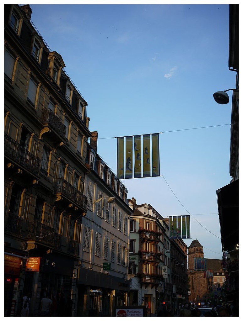 [2013。夏。親子背包歐遊]遊記|DAY14 IBIS對面，家樂福旁的經濟KABA店晚餐