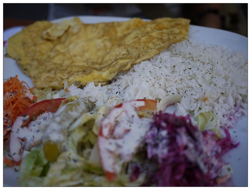 [2013。夏。親子背包歐遊]遊記|DAY14 IBIS對面，家樂福旁的經濟KABA店晚餐