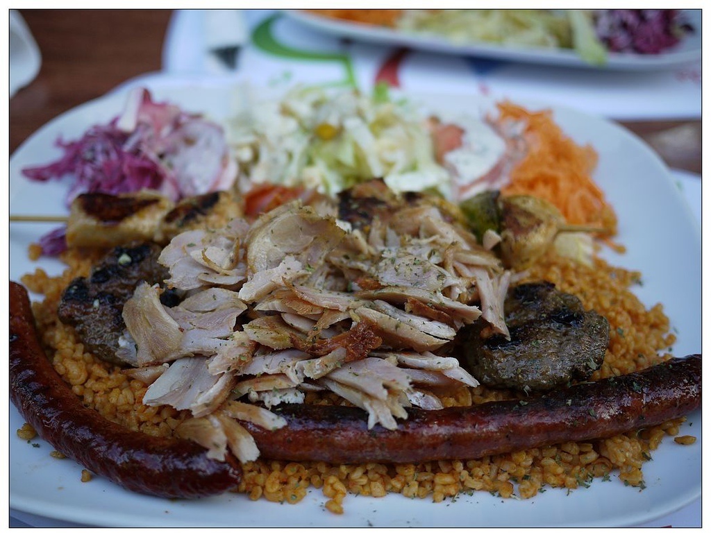 [2013。夏。親子背包歐遊]遊記|DAY14 IBIS對面，家樂福旁的經濟KABA店晚餐