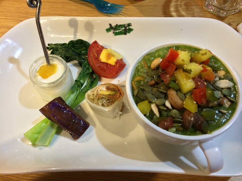 [食記。北部]台北信義|大安森林公園站對面。舞蔬弄果。素食歐式創意料理新選擇