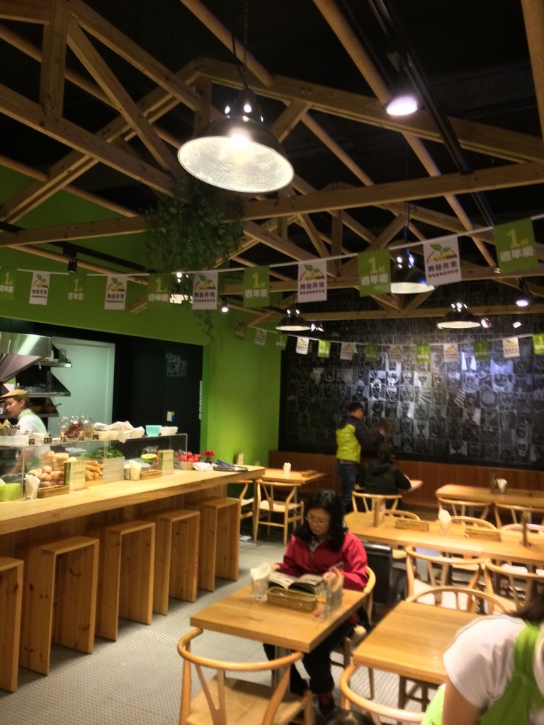 [食記。北部]台北信義|大安森林公園站對面。舞蔬弄果。素食歐式創意料理新選擇