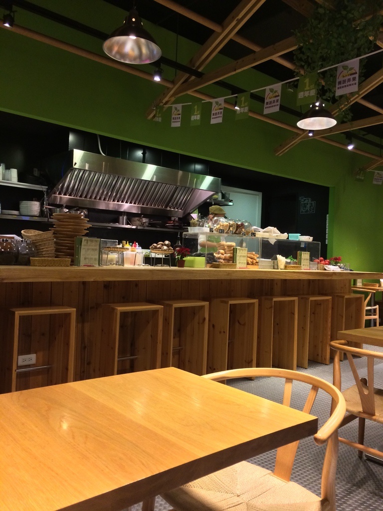 [食記。北部]台北信義|大安森林公園站對面。舞蔬弄果。素食歐式創意料理新選擇