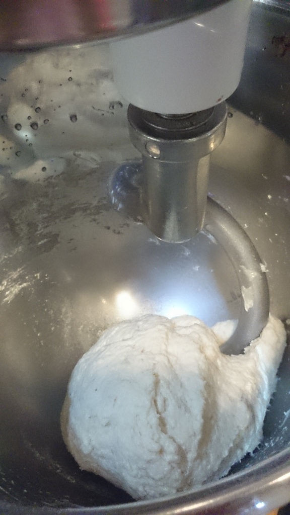 [烘培世界]鮮奶山茶花麥片土司。烘培香氣的美好