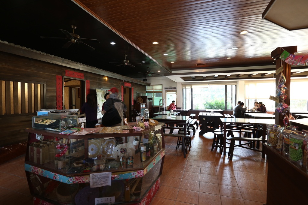 [食記。東部]慢城鳳林旅記|芳草古樹擂茶餐。重新學習家庭、長幼、親子間教育娛樂兼具餐廳