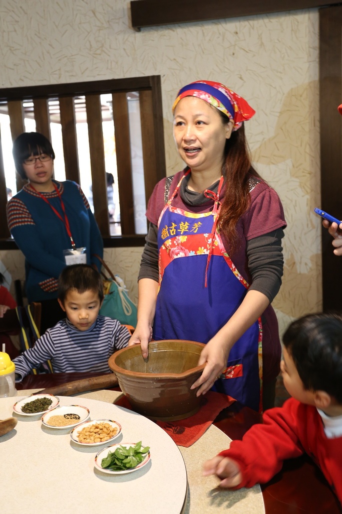 [食記。東部]慢城鳳林旅記|芳草古樹擂茶餐。重新學習家庭、長幼、親子間教育娛樂兼具餐廳