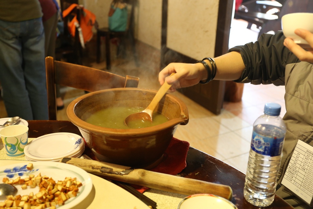 [食記。東部]慢城鳳林旅記|芳草古樹擂茶餐。重新學習家庭、長幼、親子間教育娛樂兼具餐廳