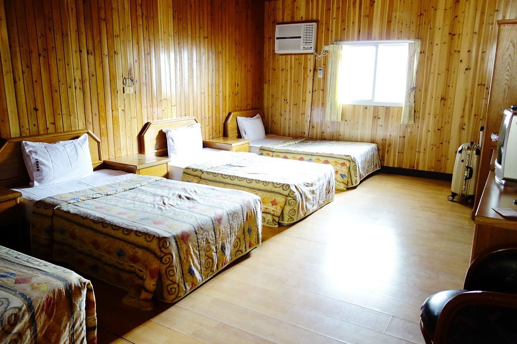 [住。南部]台南大內｜走馬瀨農場小木屋。有救國團的原始感～