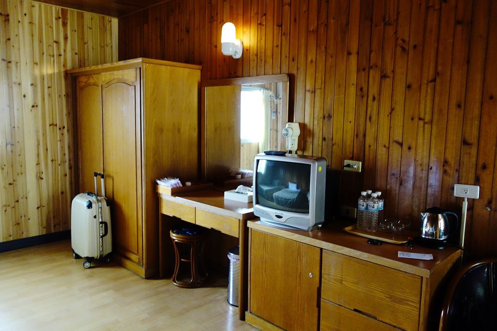 [住。南部]台南大內｜走馬瀨農場小木屋。有救國團的原始感～