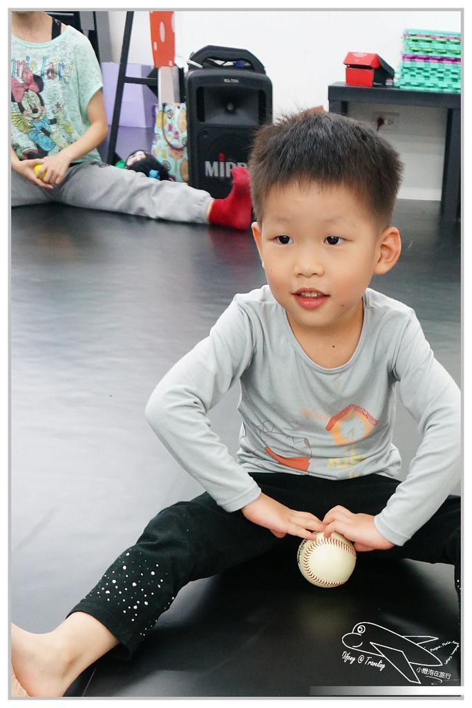 [親子。課程]AM藝起來–老師來了。親子遊樂園==藝術X音樂課程～小小獅子們，上課囉！藝術課程、親子關係的養成課程推薦～