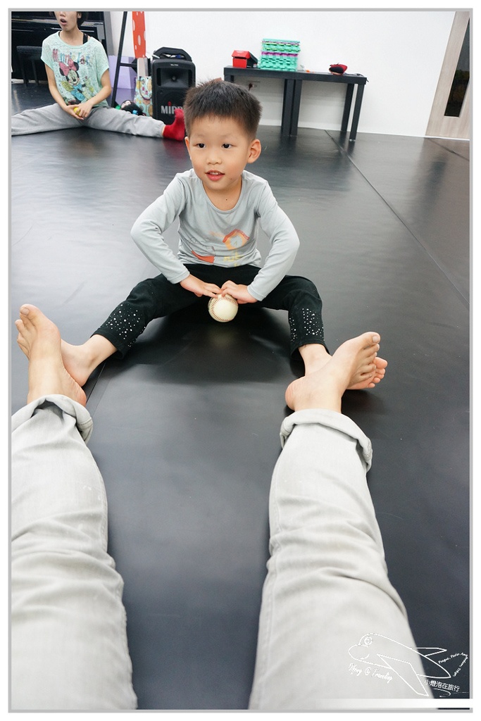 [親子。課程]AM藝起來–老師來了。親子遊樂園==藝術X音樂課程～小小獅子們，上課囉！藝術課程、親子關係的養成課程推薦～