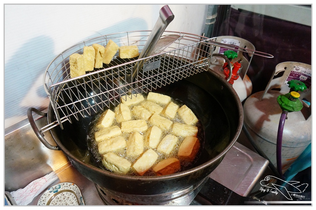 [食記。南部]Night Market, Kaohsiung。高雄市凱旋國際觀光夜市=部落嗑美食。高雄景點推薦、交通方便、全國最大夜市。五星級夜市、占地九千坪、4500個停車位，不怕你來吃（下）