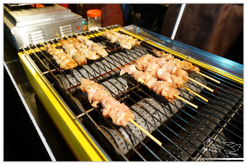 [食記。南部]Night Market, Kaohsiung。高雄市凱旋國際觀光夜市=部落嗑美食。高雄景點推薦、交通方便、全國最大夜市。五星級夜市、占地九千坪、4500個停車位，不怕你來吃（下）